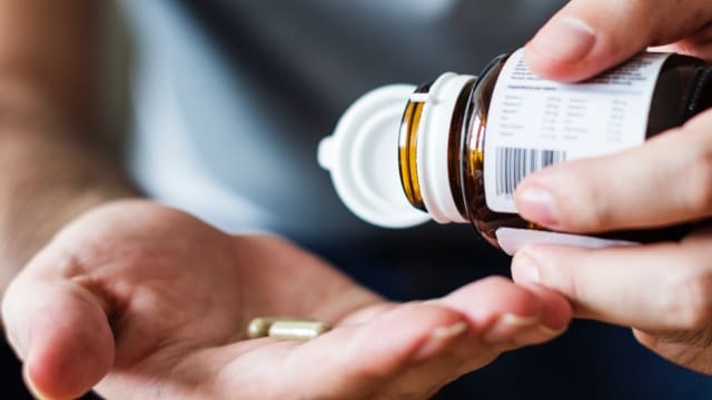 The Side Effects of Tongkat Ali 2 Tongkat Ali Capsules In Hand